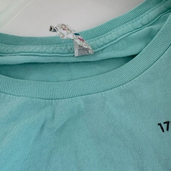 17th Street Surf Shop Virginia Beach Tee w Graphic on‎ Back Women’s size Small - Picture 8 of 10